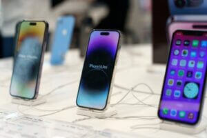 Comparing Refurbished iPhones to Other Refurbished Smartphone Brands, refurbished iphones battery life, Upgrade Your Refurbished iPhone