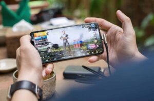Refurbished iPhone displaying a popular mobile game, Cheap iPhones in the UK, Cheap iPhones, iPhones in the UK, Used iPhones, iPhones for Sale, refurbished iPhones, Refurbished iPhones for Gaming, Refurbished phones v new, refurbished phones, cheap iPhones, refurbished Iphones